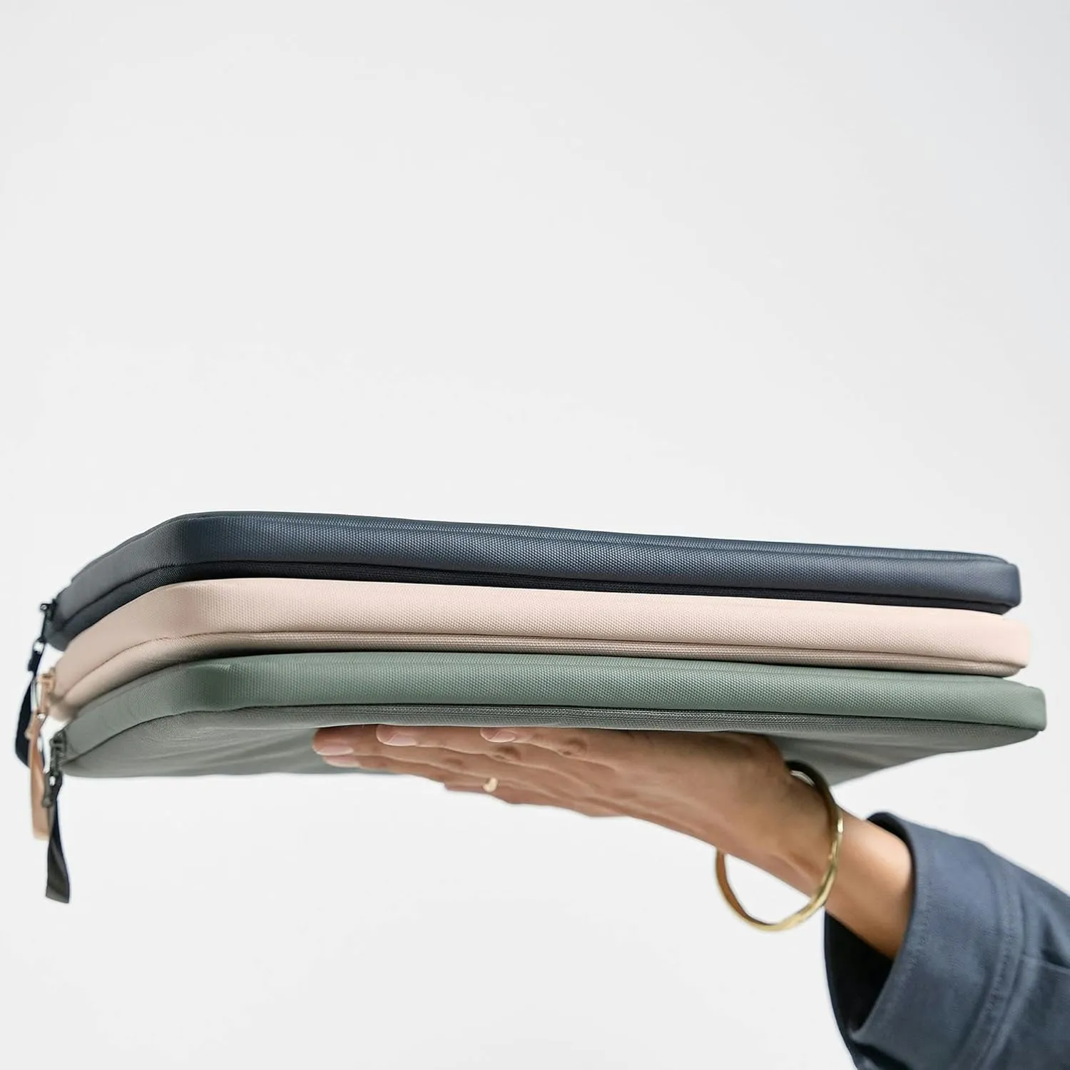 Incase A.R.C. Sleeve with ReSpun 100% Recycled Polyester - 13" & 14" MacBook/Laptop & iPad/Tablet Case - Cushioned Faux Fur Lining, External Zippered Slip Pocket - Grey