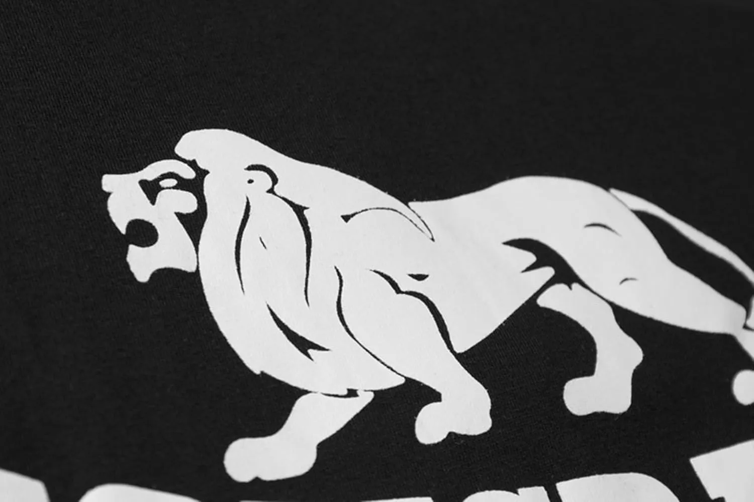 Lonsdale Men´s Black with White Logo Classic Lion Logo T-Shirt Regular Fit