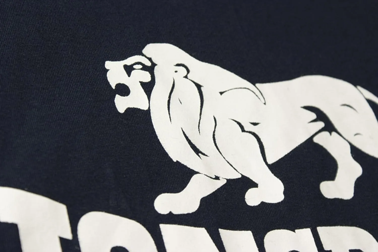Lonsdale Men´s Black with White Logo Classic Lion Logo T-Shirt Regular Fit