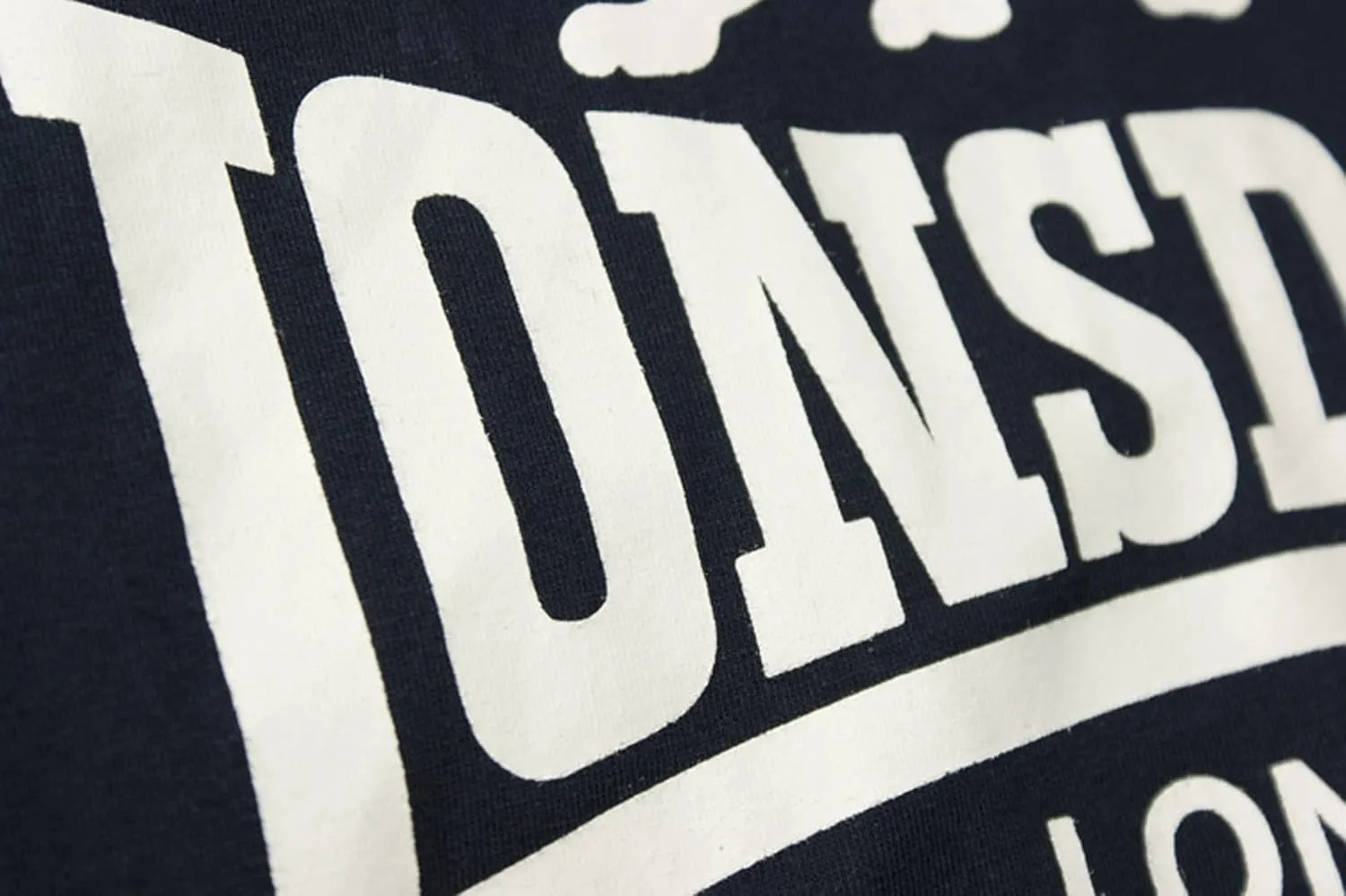 Lonsdale Men´s Black with White Logo Classic Lion Logo T-Shirt Regular Fit