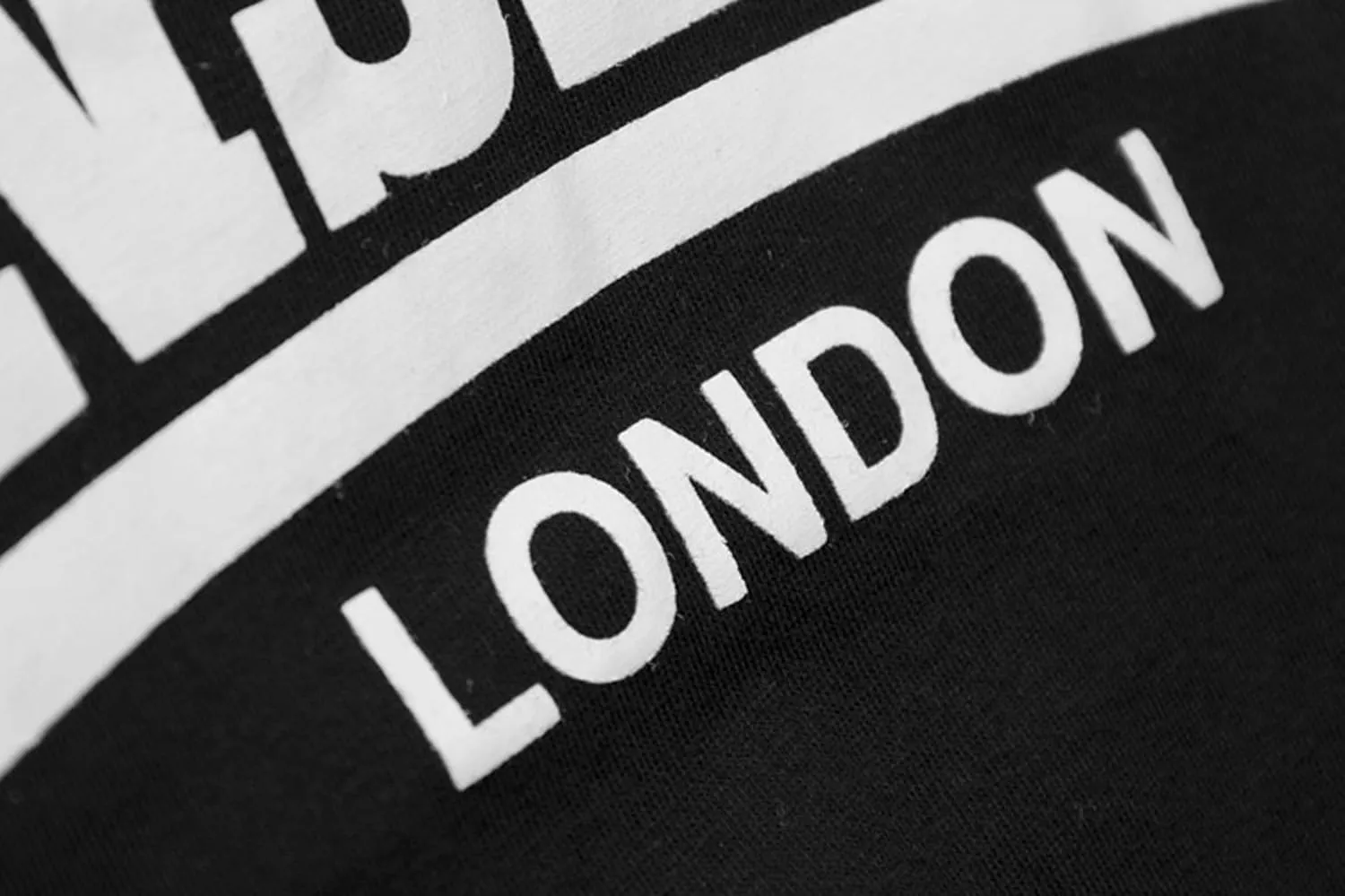 Lonsdale Men´s Black with White Logo Classic Lion Logo T-Shirt Regular Fit