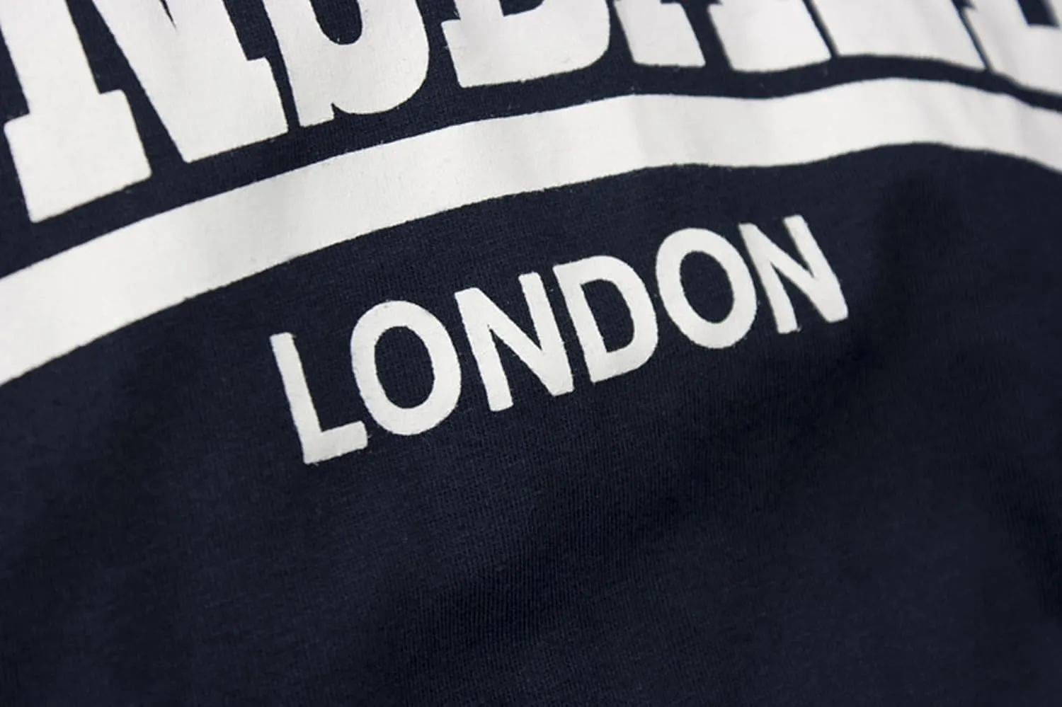 Lonsdale Men´s Black with White Logo Classic Lion Logo T-Shirt Regular Fit