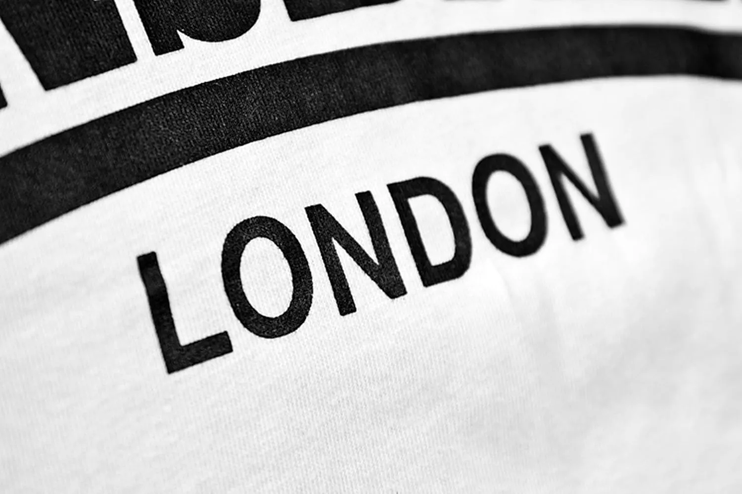 Lonsdale Men´s Regular-Fit Classic Lion Logo T-Shirt White