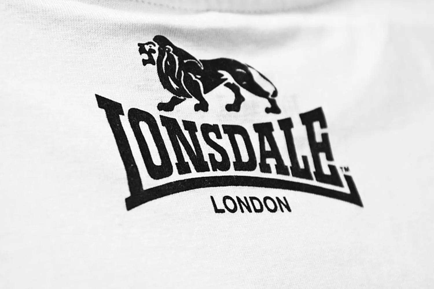 Lonsdale Men´s Regular-Fit Classic Lion Logo T-Shirt White