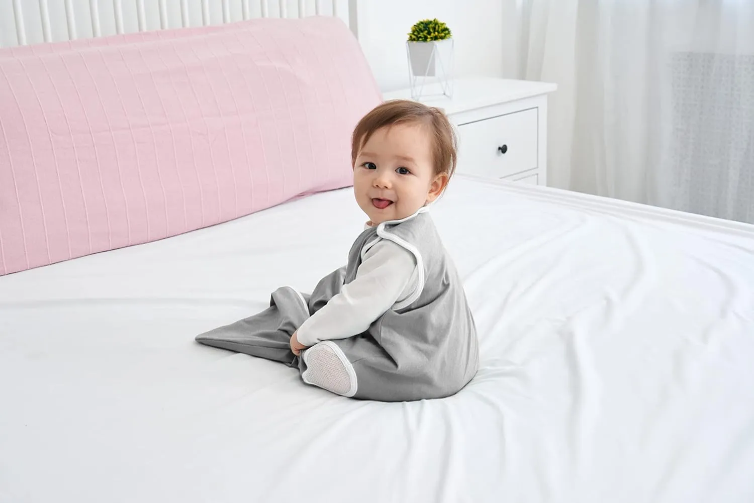 TWINOR Breathable Reduce Suffocation Risk Baby Wearable Blanket, Sleeping Bag with 2-Way Zipper, Tog 0.5 Soft Sack