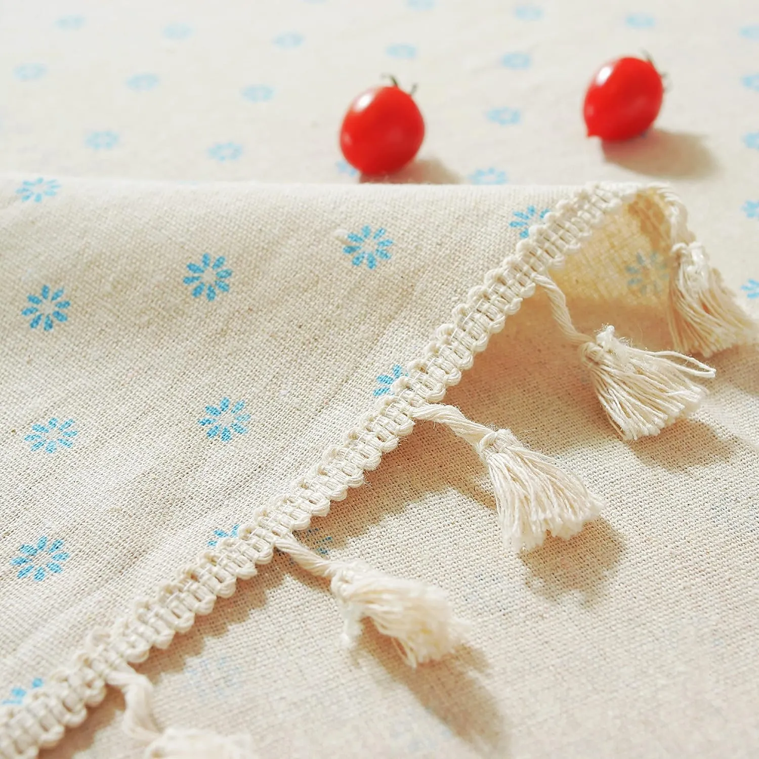 YUURAINVUVU Cream Table Cloth with Blue Daisy Floral, Cotton Linen Rustic Tablecloths Burlap Table Cloths for Kitchen Dining Christmas Table Cloth for Rectangle Tables(55x70Inch)